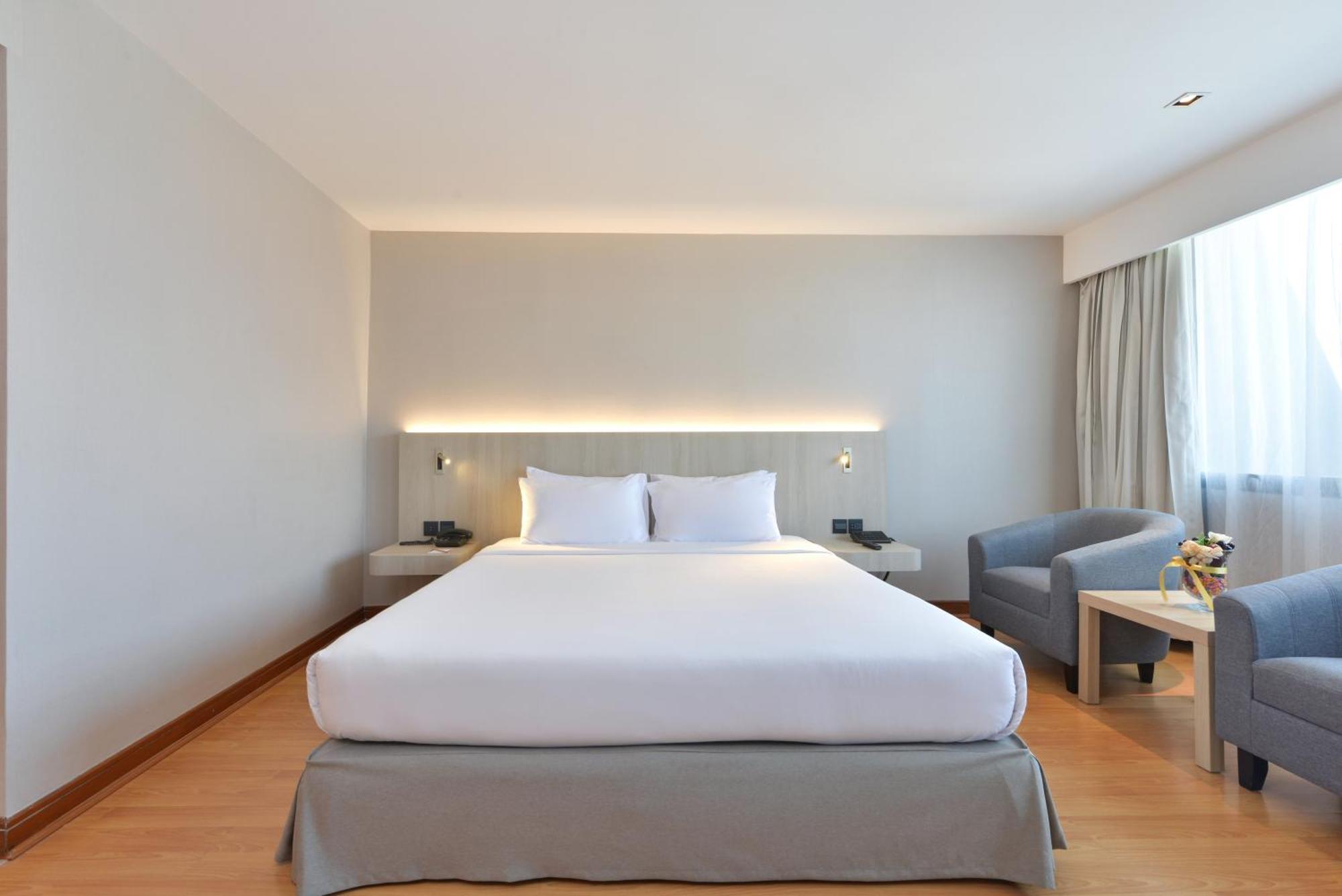 Twin Towers Hotel Bangkok Dış mekan fotoğraf A room at the hotel